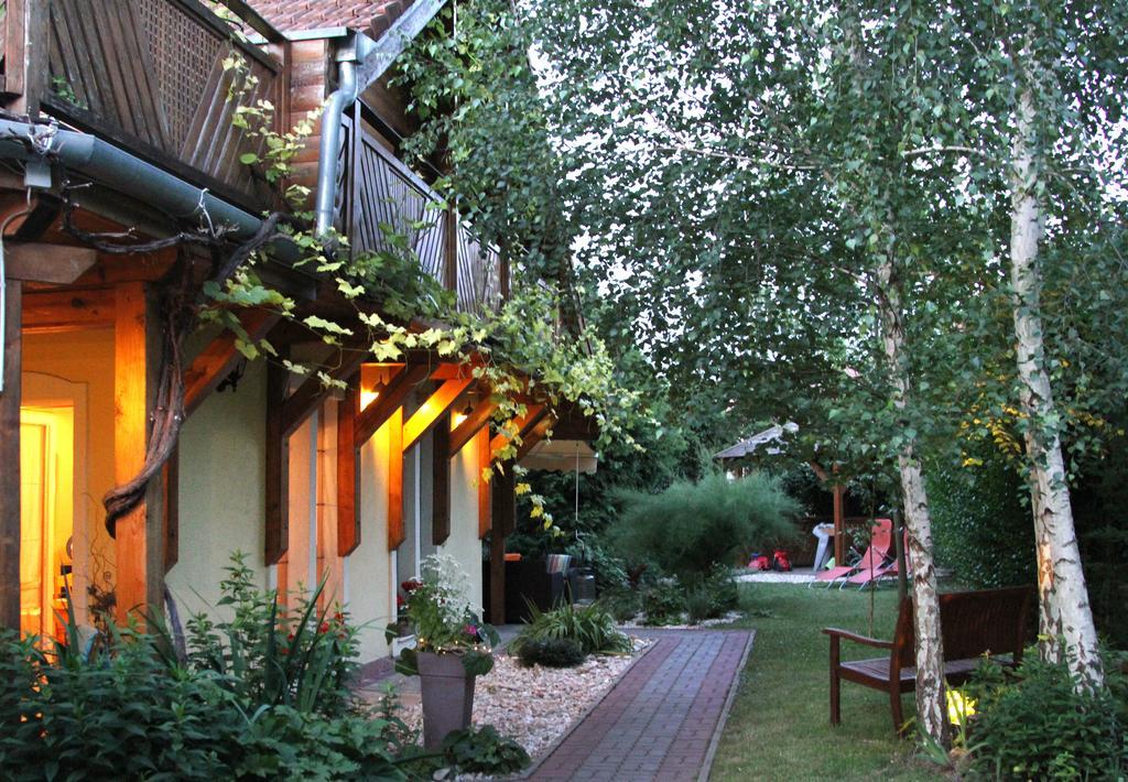 Koszeghegyalja Vendeghaz Hotel Horvatzsidany ภายนอก รูปภาพ